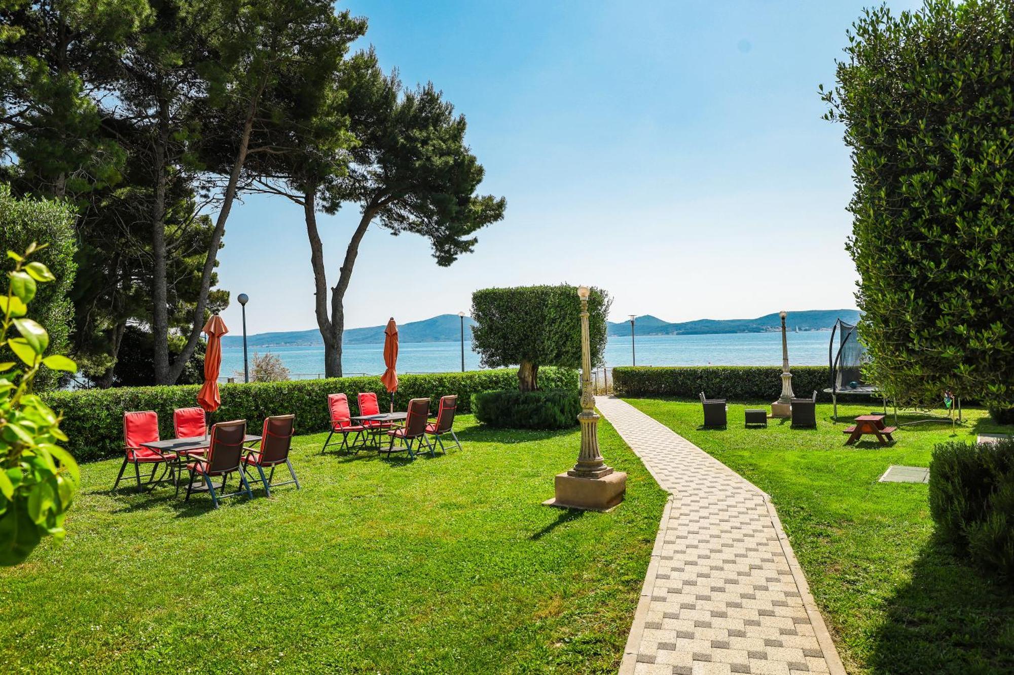 Apartments Becky On A Sandy Beach Without Crowd Sukošan Extérieur photo